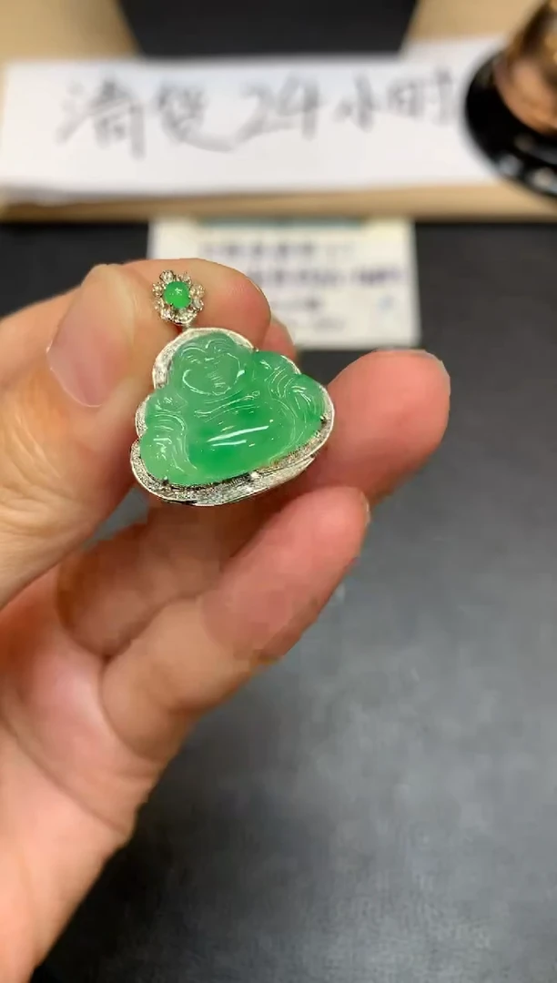 颈饰18K金镶嵌翡翠佛公【无服务费【24小时鉴赏期】