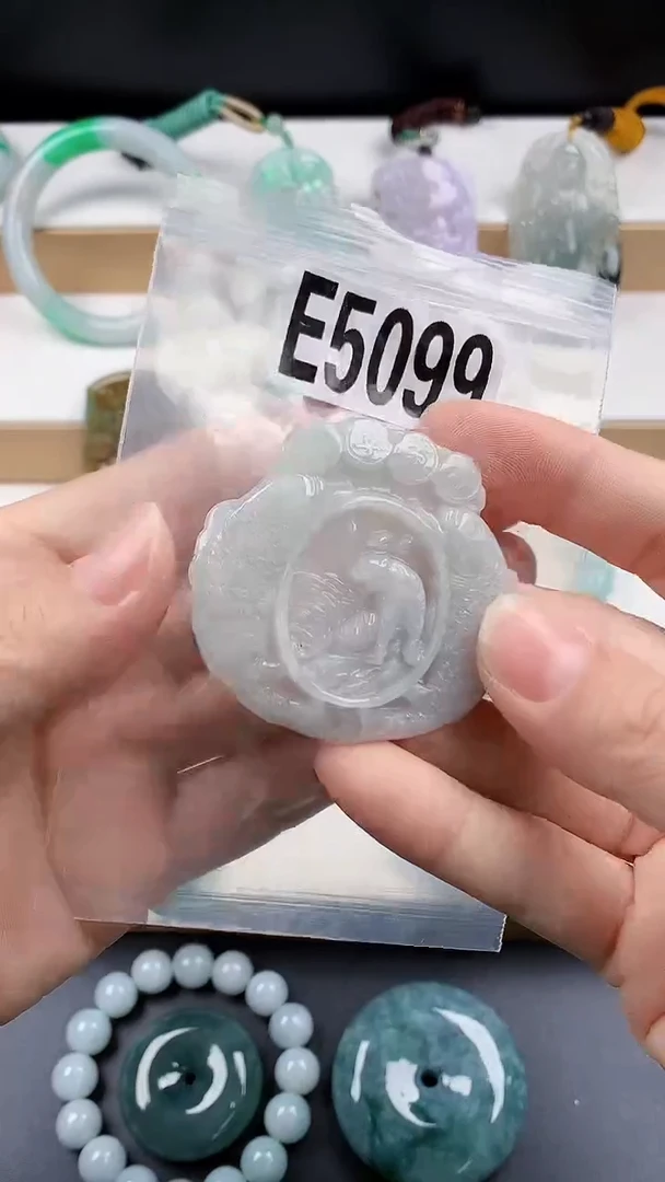 颈饰未镶嵌翡翠天然翡翠吊坠挂件