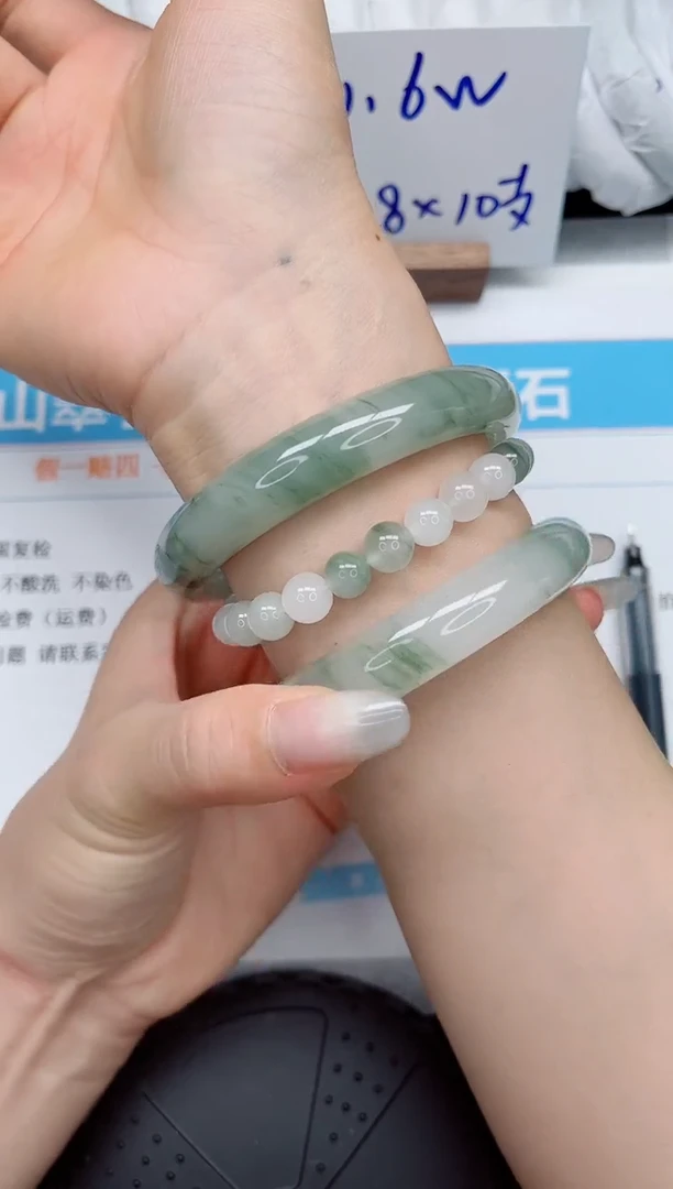石英质玉手镯未镶嵌60-63