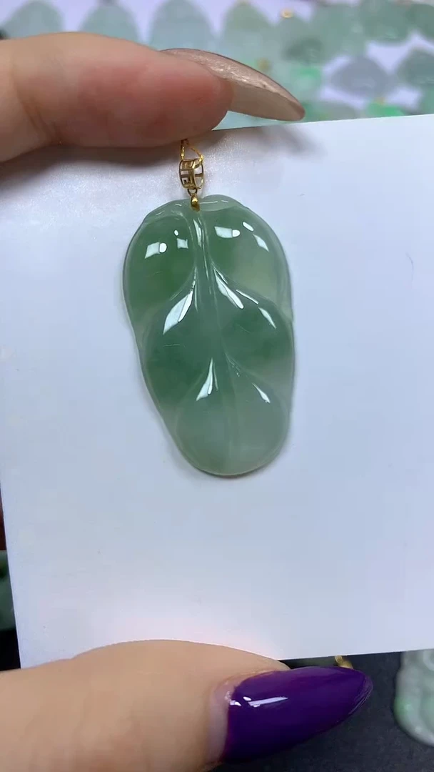 颈饰18K金镶嵌翡翠