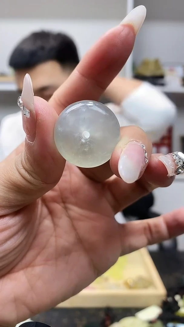 未镶嵌岫玉吊坠英**娘多样性发其中之一