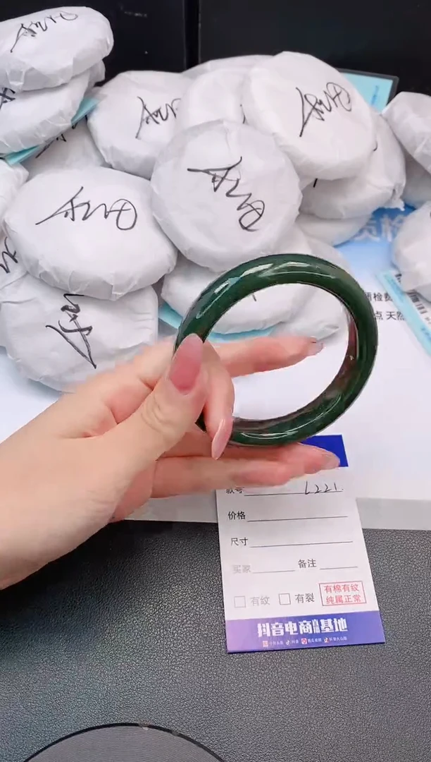 和田玉手镯未镶嵌12L221-58