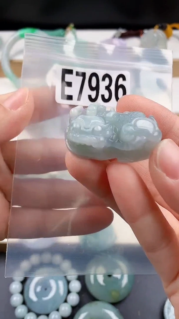 颈饰未镶嵌翡翠V天然翡翠吊坠挂件