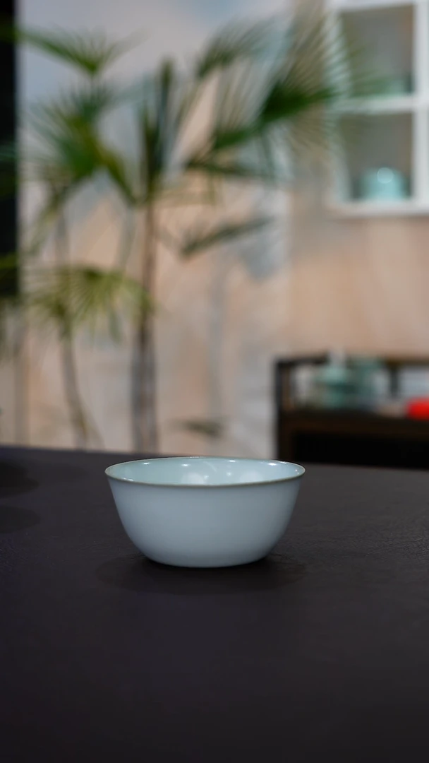 月白釉鸡缸杯  微瑕   福利