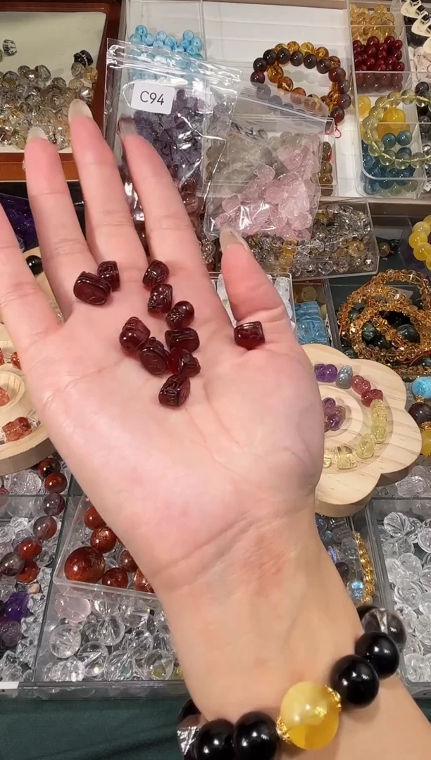 【闪购商品】石榴石手串未镶嵌橙红石榴 貔貅一个宽卡8+