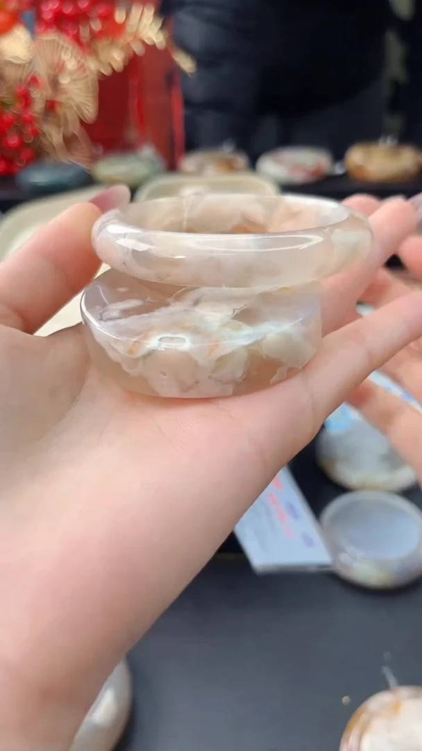 【闪购商品】石英质玉手镯未镶嵌赠送镯心（55圈口）