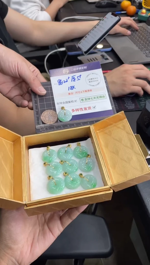 18K金镶嵌挂件翡翠飘绿平安扣FL18多样性发其一CP配绳