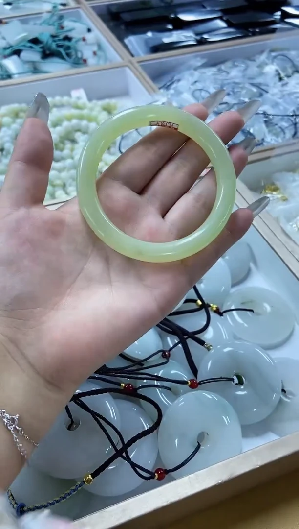 石英质玉手镯未镶嵌蜂蜜水多样性拍一发一60