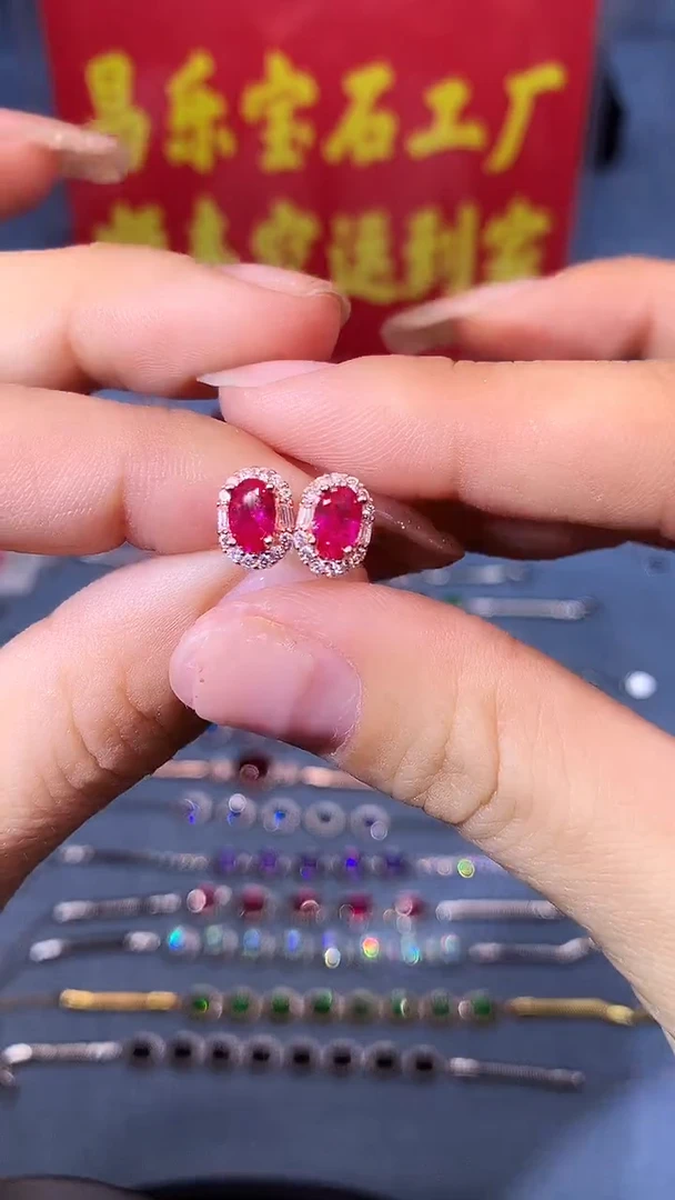 【闪购商品】红宝石耳饰银S925镶嵌111111