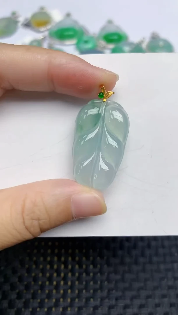 翡翠18K金镶嵌颈饰天然翡翠A货