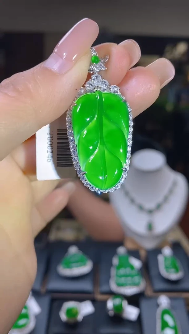 【闪购商品】翡翠吊坠(不含链)未镶嵌翡翠吊坠