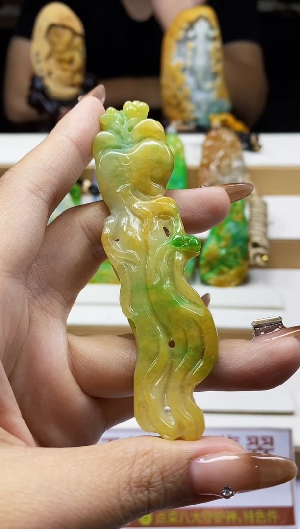 颈饰未镶嵌翡翠1