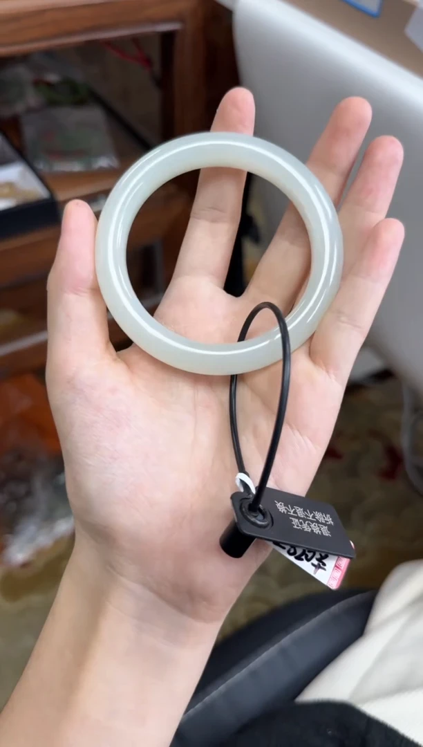 未镶嵌手镯和田玉1