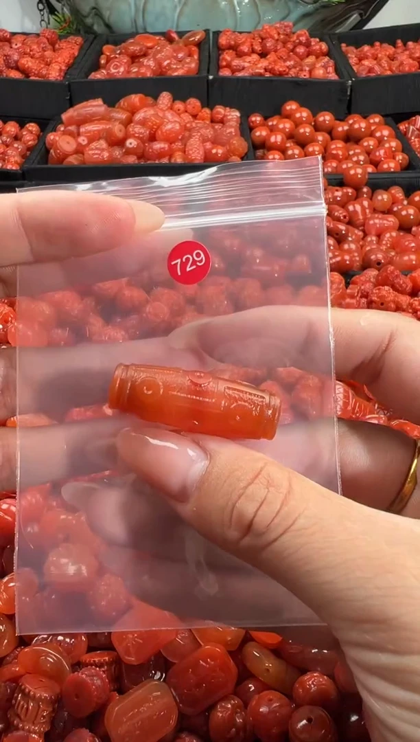 颈饰未镶嵌南红玛瑙1