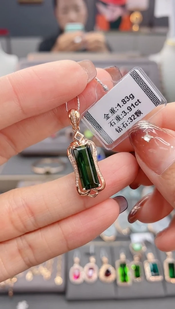 颈饰18K金镶嵌碧玺知**乐3.91