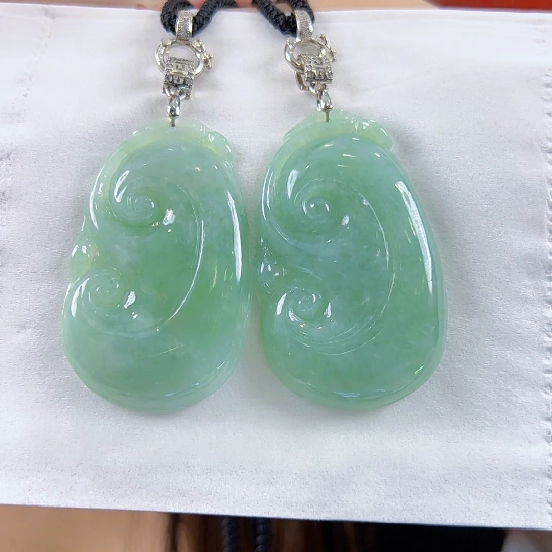 天然翡翠A货绿如意吊坠送绳子高50+宽30+厚6+（多样性发其中一个）