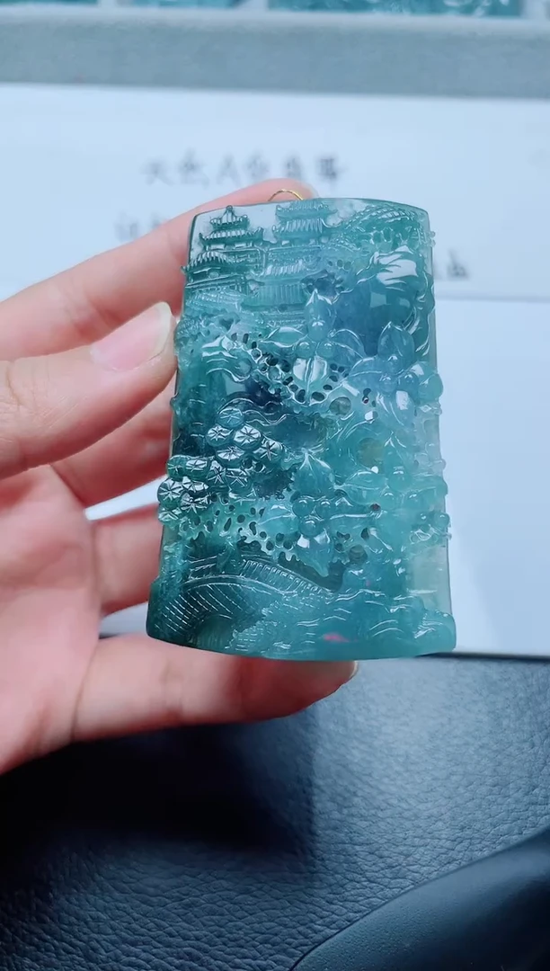 颈饰未镶嵌翡翠