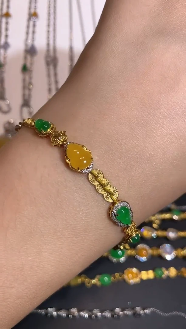 颈饰18K金镶嵌翡翠手链