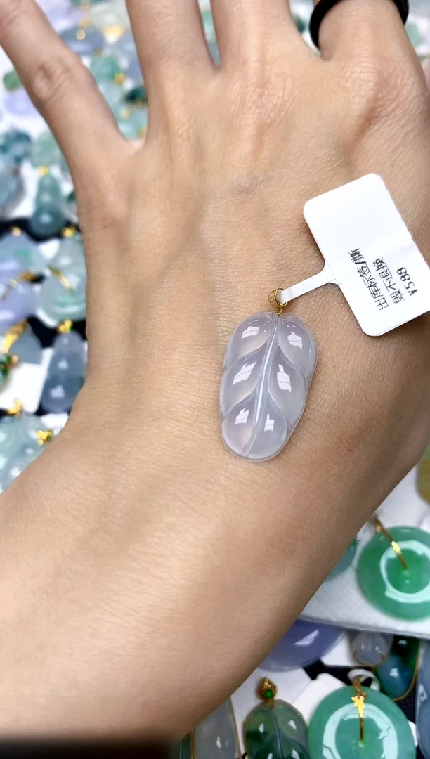 颈饰18K金镶嵌翡翠天然A货翡翠