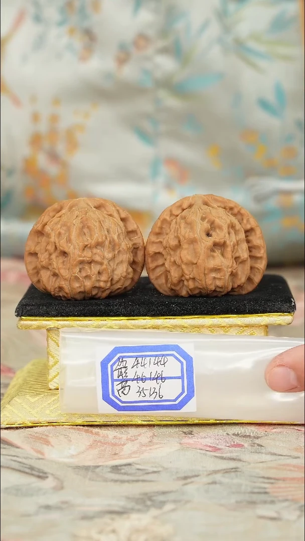 【闪购商品】文玩核桃把件白狮子