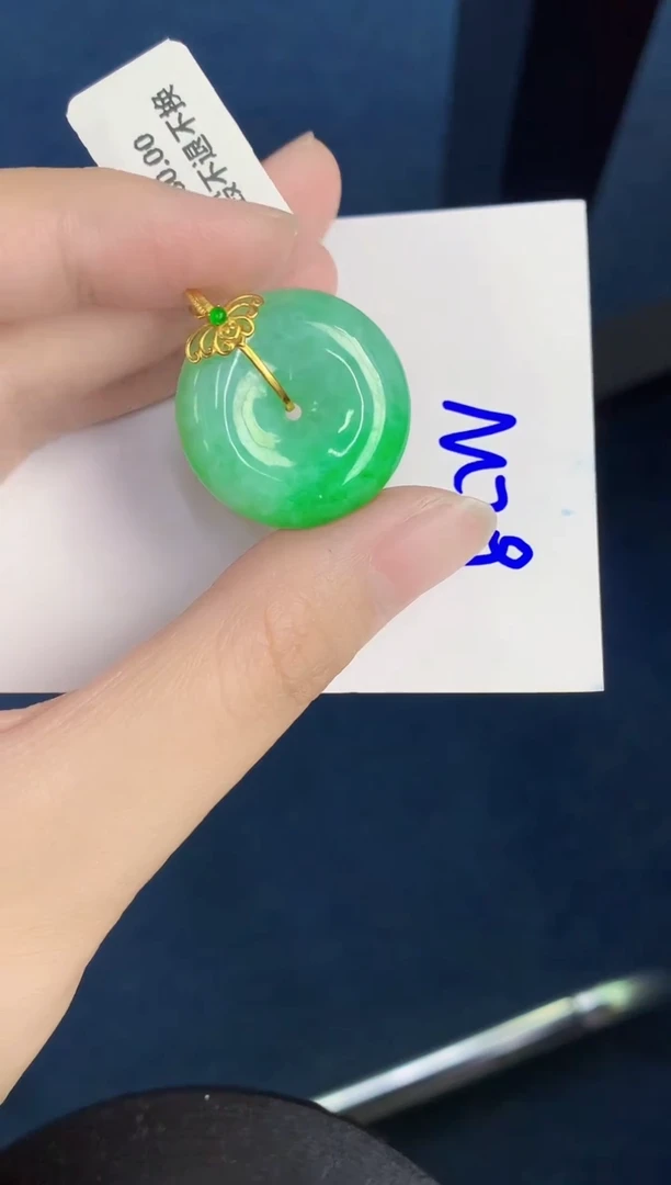 翡翠18K金镶嵌颈饰天然翡翠緬甸A貨