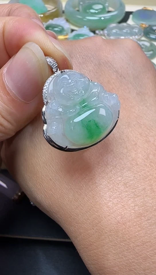 颈饰18K金镶嵌翡翠佛公