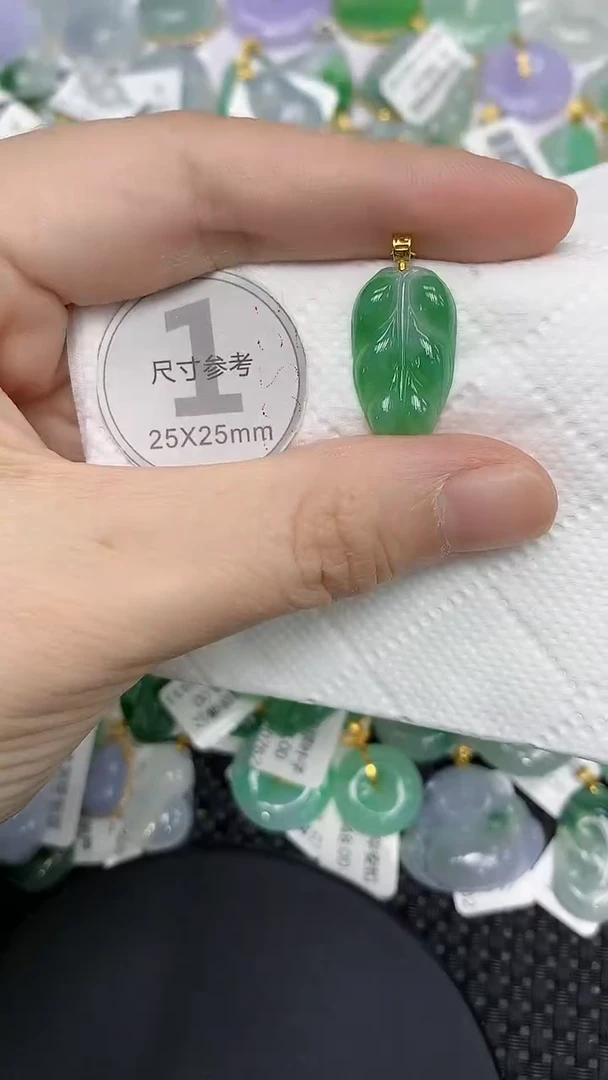 颈饰18K金镶嵌翡翠1111111111