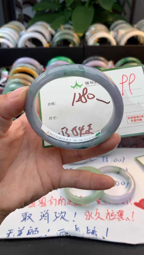 未镶嵌定制翡翠毛货需精细抛光+多人