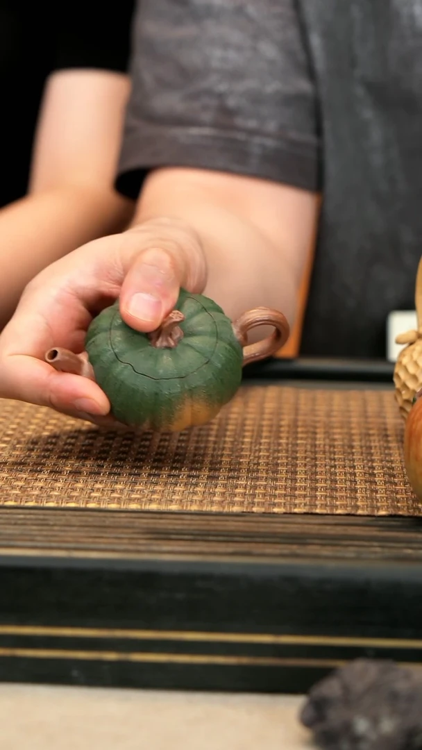 茶壶紫砂WXT28《贝贝南瓜·小》绿段泥
