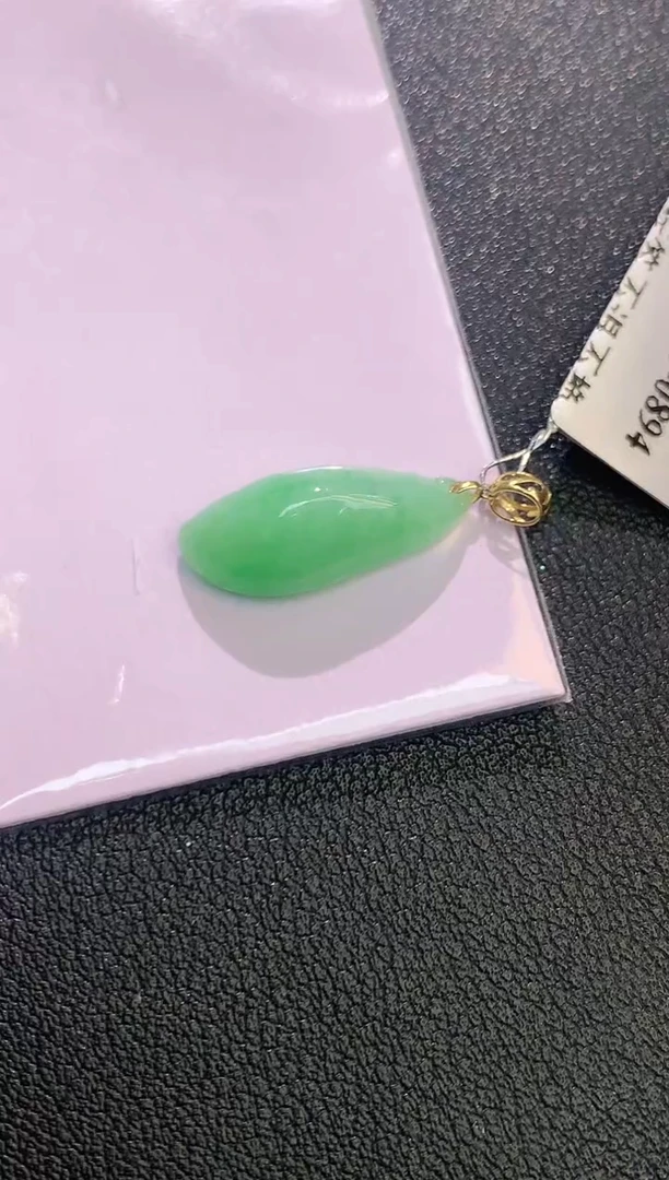 颈饰18K金镶嵌翡翠赠礼盒证书 丁丁
