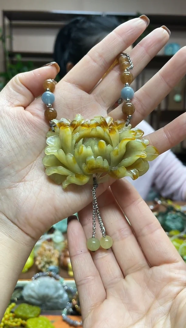 未镶嵌蛇纹石玉颈饰·