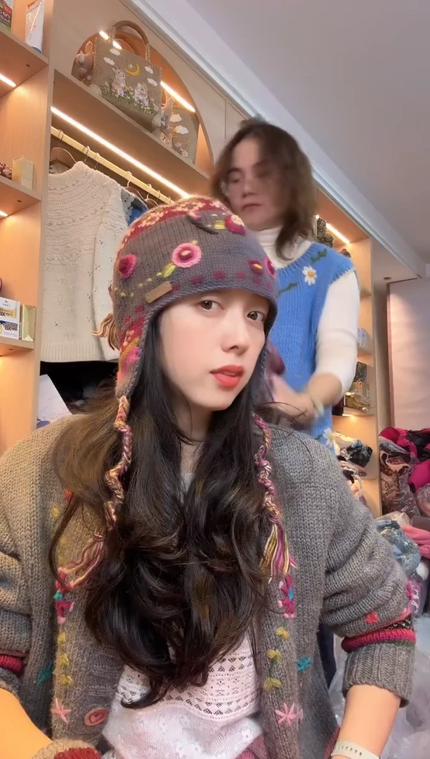 羊毛深色护耳帽