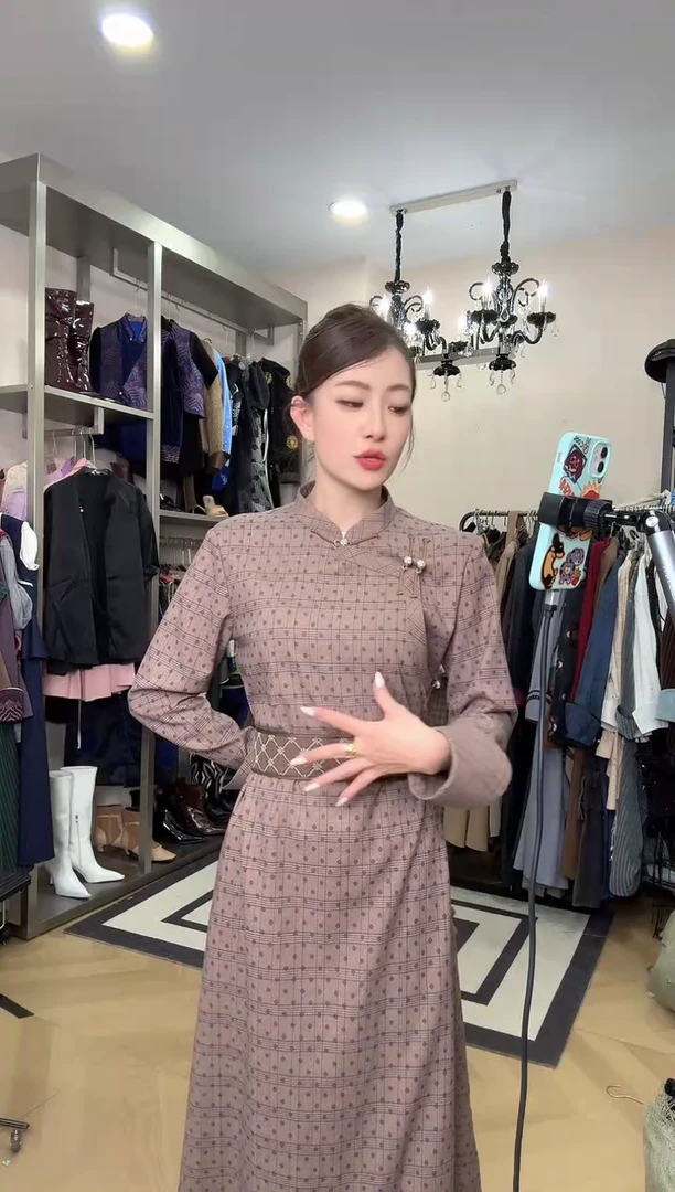 挂脖款希贵蒙古袍26号130斤以内拍