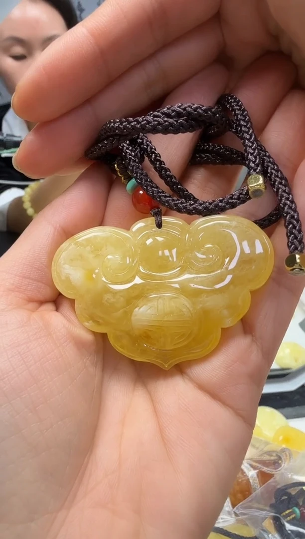 裸石琥珀未镶嵌如图