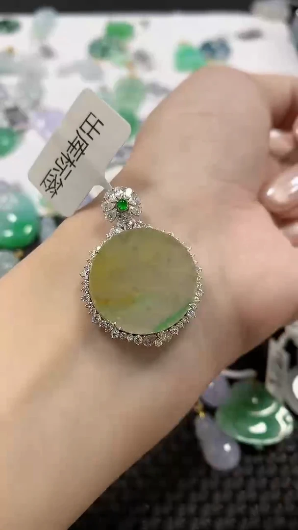颈饰18K金镶嵌翡翠天然缅甸翡翠a货百元以上9元证书费自理