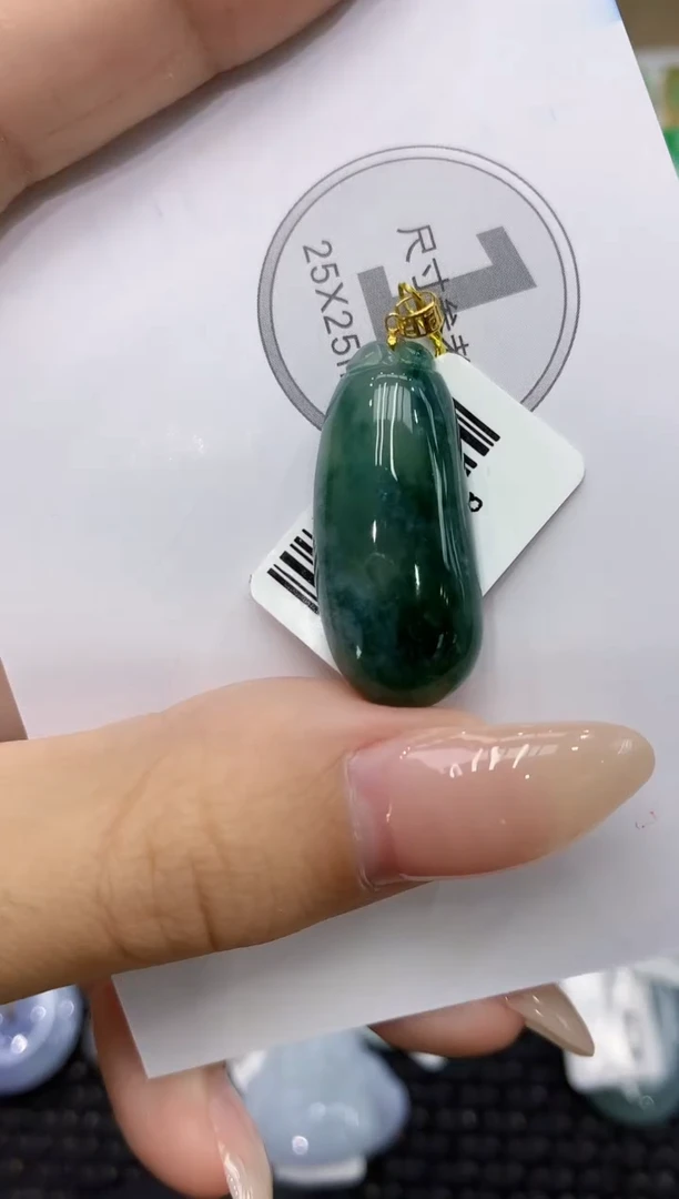颈饰18K金镶嵌翡翠111111111111