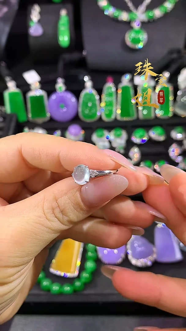 18K金镶嵌戒指翡翠戒指