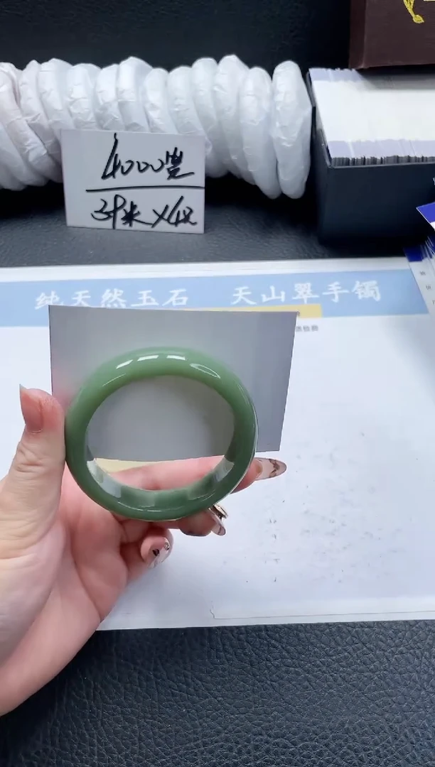 【闪购商品】石英质玉手镯未镶嵌114-56