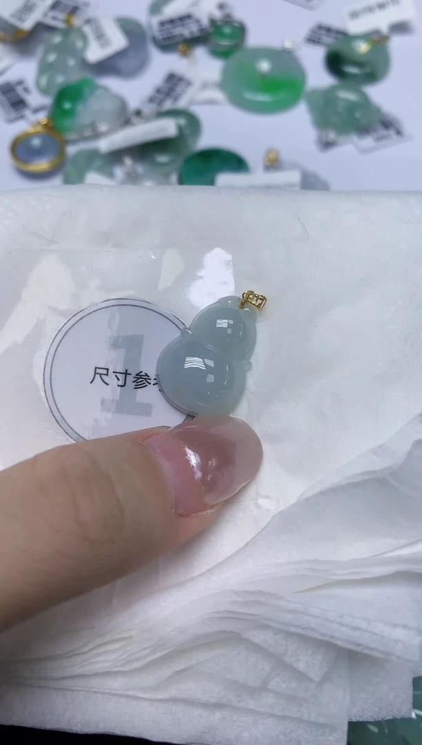 颈饰18K金镶嵌翡翠天然缅甸翡翠A货多样性发一件