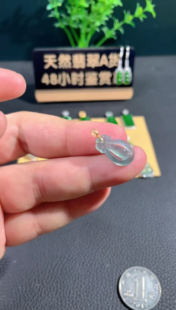 【闪购商品】翡翠颈饰18K金镶嵌翡翠