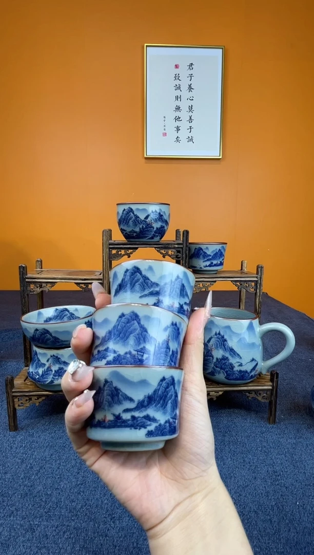 陆*子釉里红盖碗+3客杯