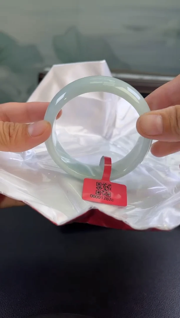 翡翠手镯未镶嵌翡翠手镯