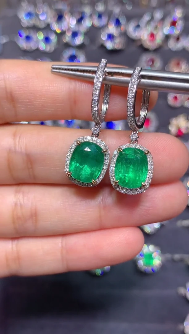 18K金镶嵌耳饰祖母绿6.3CT