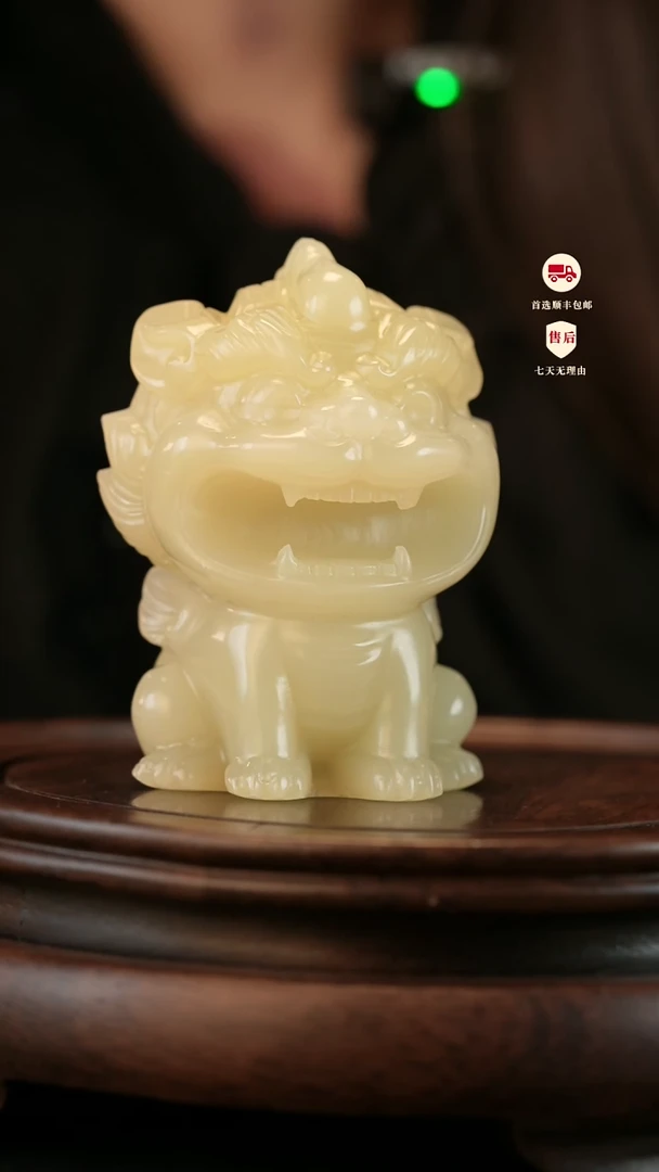 云南石竹叶青雕刻：大嘴貔貅摆件