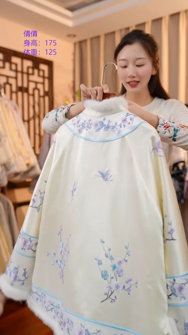 刺绣非遗服饰一物一件