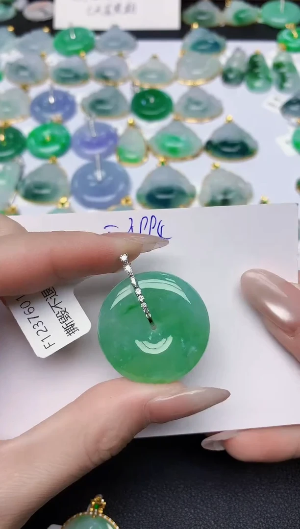 颈饰18K金镶嵌翡翠 天然缅甸A货翡翠百元以上9元证书费自理