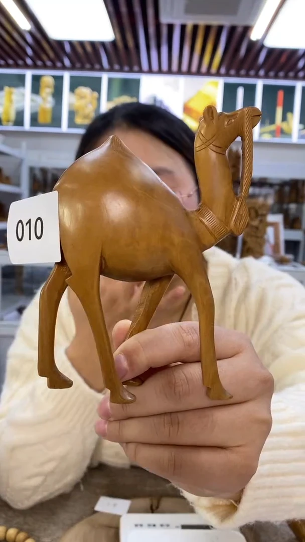 檀香木其他 工艺品 骆驼 86克