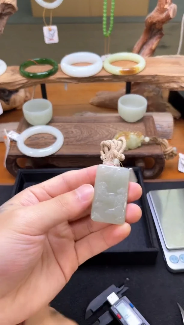 吊坠(不含链)未镶嵌和田玉且末青白 山水牌 97