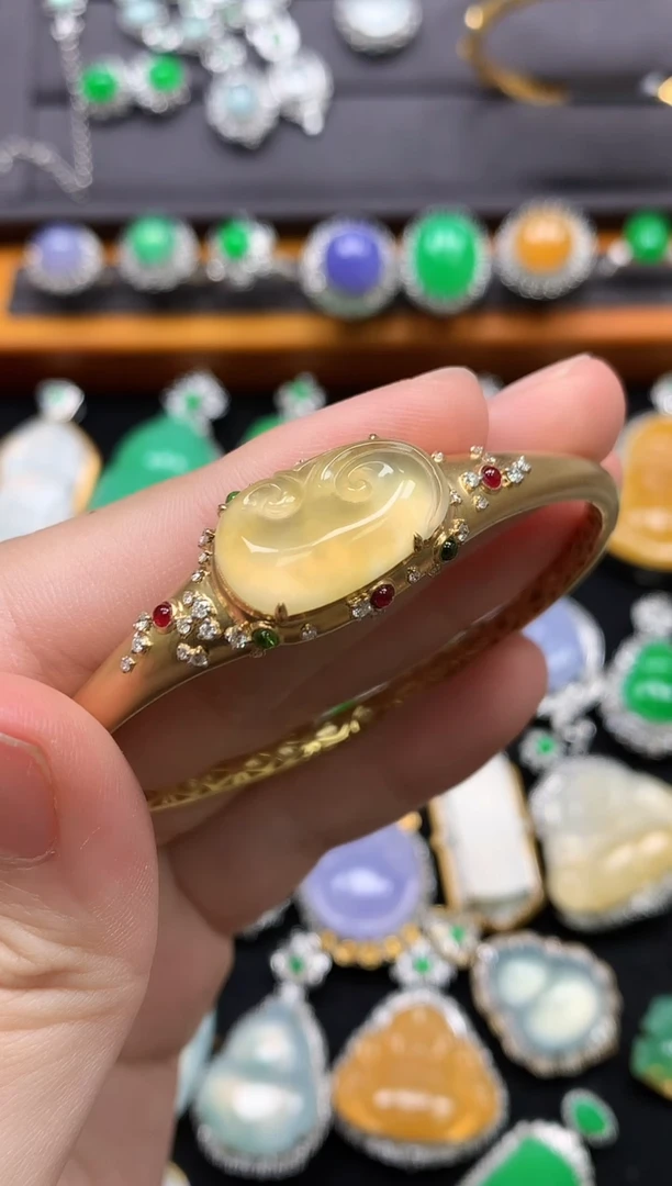 18K金镶嵌手镯翡翠翡翠