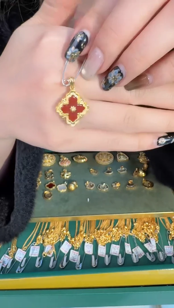 布家四叶草吊坠0.90（附带礼盒包装）